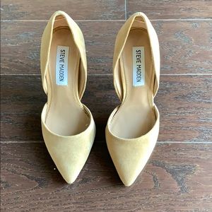 Steve Madden Suede Pumps